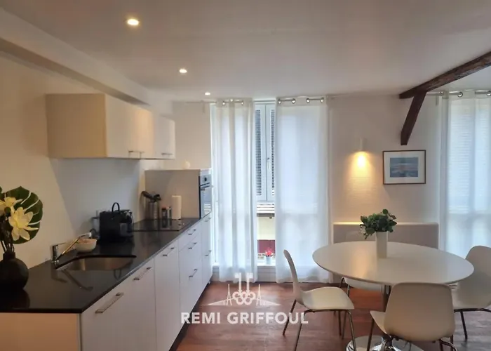 Hypolite 3 Beautiful 80 Meters From The Port Of 4 Apartman *